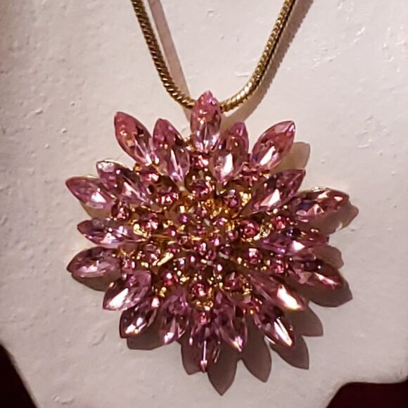 Elegant Pink Floral Necklace - Picture 2 of 4